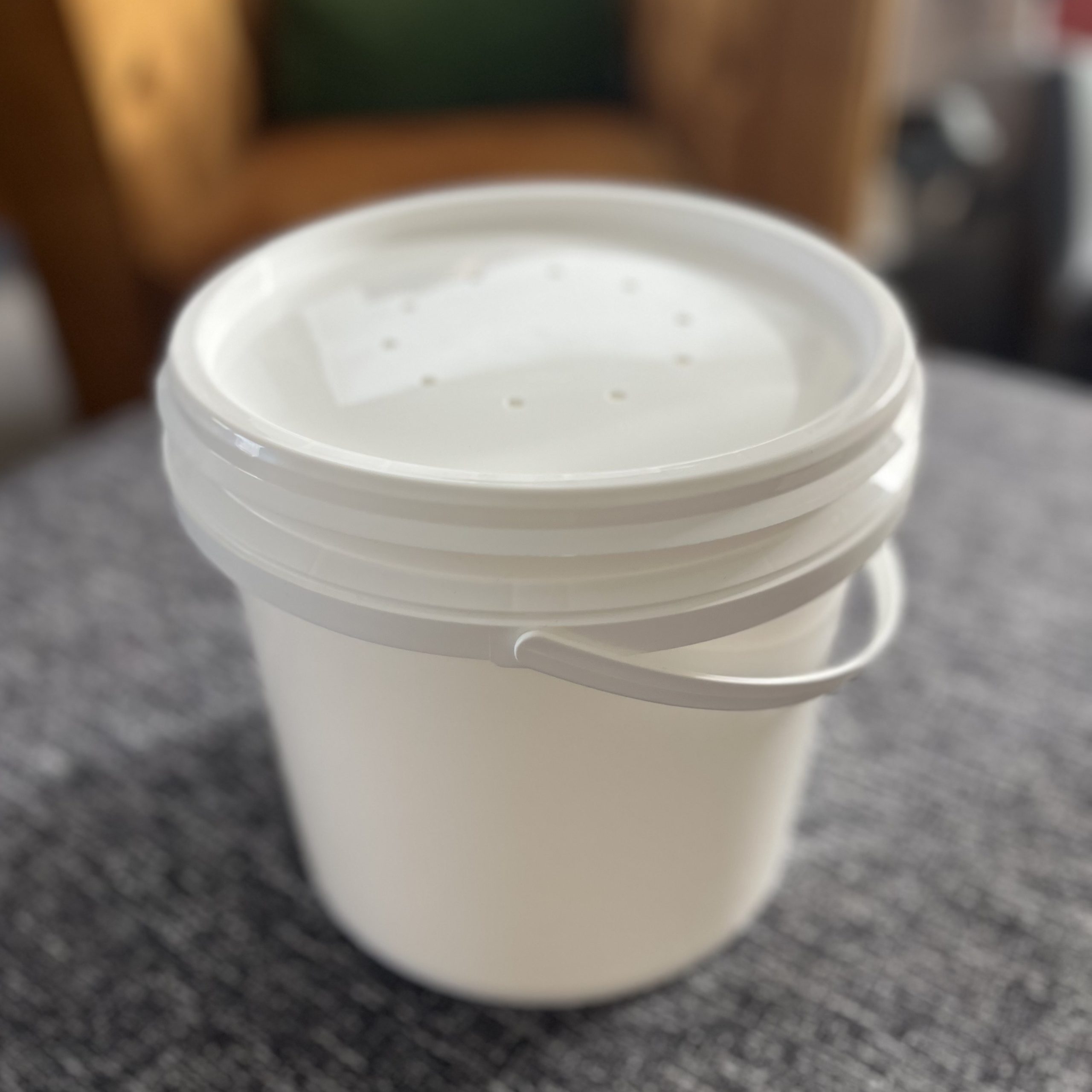 Dogs NZ regulation scent bucket top view